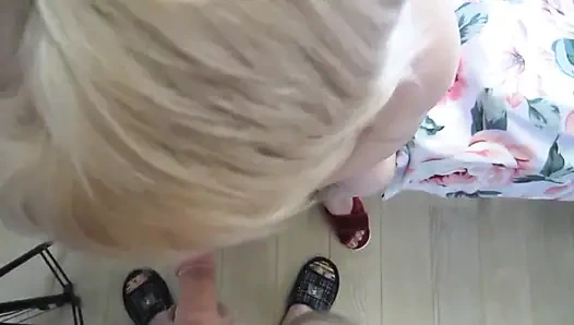 Dicke titten und tiefe kehle nach dem blowjob, voller mund mit sperma
