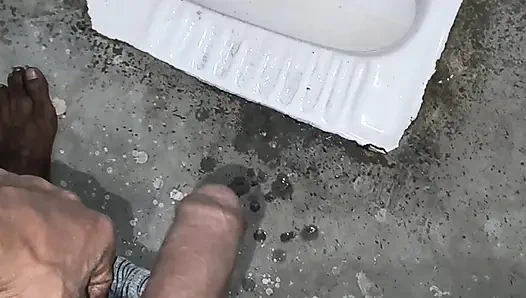 Only pissing of indian bhabhi