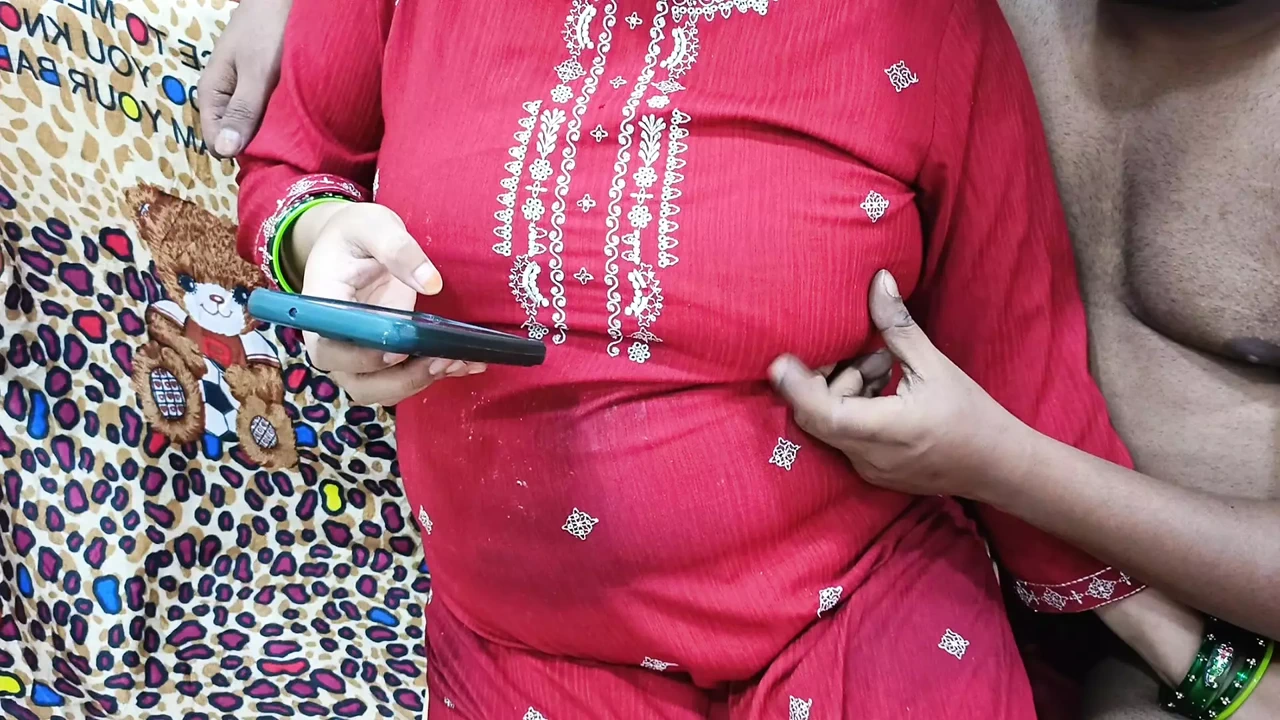 Desi NCR bhabhi want to relax but secretly