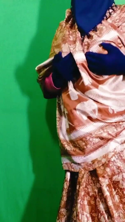 Sex with friend's wife wearing a very beautiful and sexy saree | Clip 1