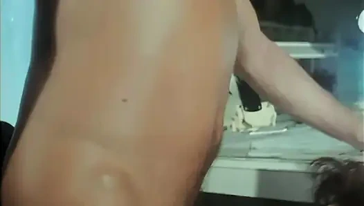 Moana Ayağa Kalkmıyor, Mimar Ve Sekreter