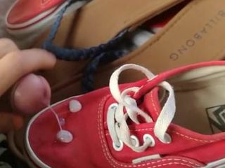 Сперма на красной обуви Vans