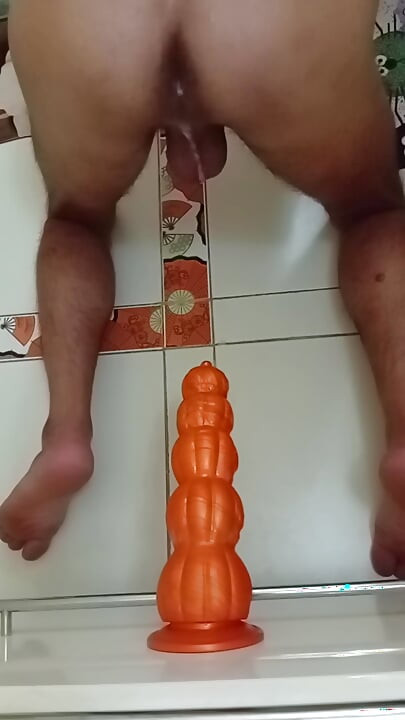Tôi tự đụ mình trong đít trong tự nhiên