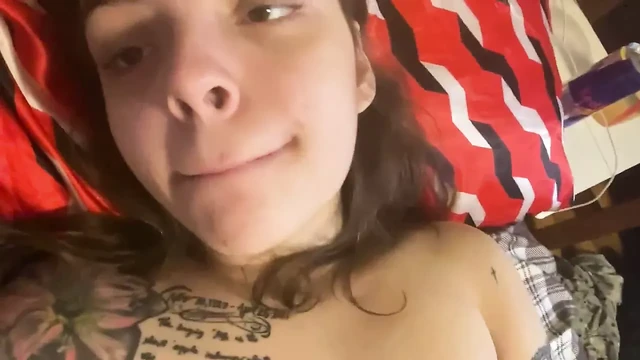 19 yo native Mahala masturbating