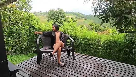 Masturbasi minyak di luar ruangan