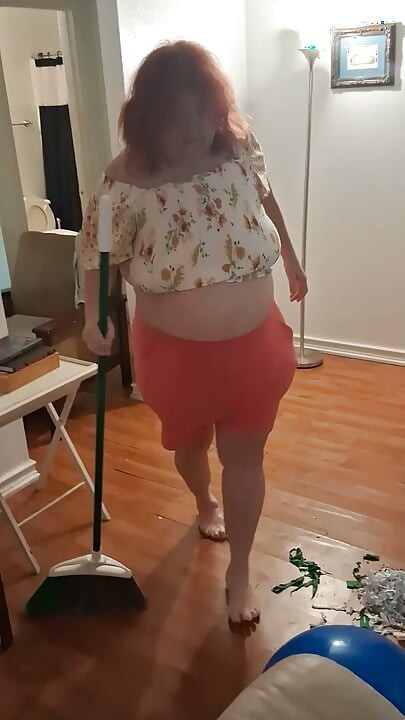 Beleza de Barriga Grande, Enfermeira Vick Limpa o Chão Sujo