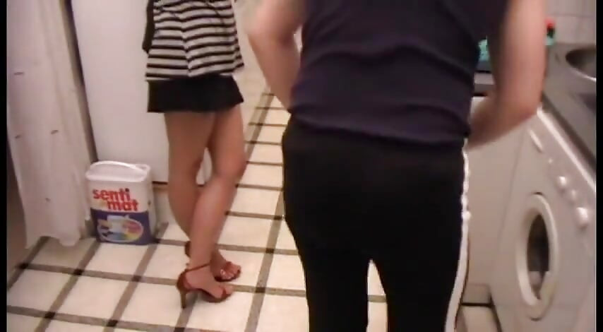 Pospiesz się i spływaj w górę tej kuchni, niewolniku!