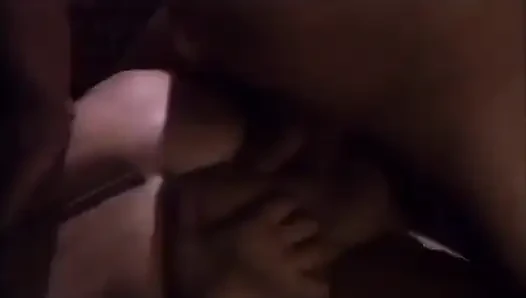 Tiga kontol dua cewek ngentot habis-habisan di lantai