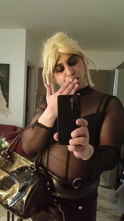 FetishEmmanuella moment-Horny Home & Alone 4 (CYPRUS)