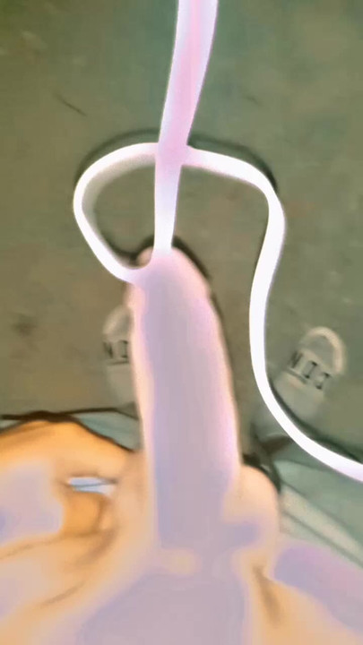 私のチンポ💦を撫でるのが止まらない