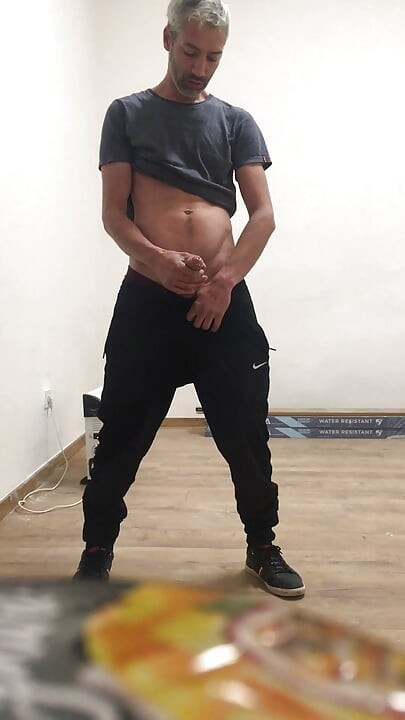 विशाल बड़े भार वाली हाथों की हवा में वीर्य थॉमस