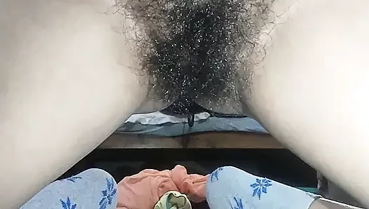 Bhabhi nay chut may khira ko dalkar chut ka pani nikala