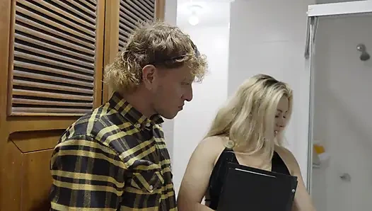 Penjual akar Wina ternina meniduri saya dan memakan vagina saya