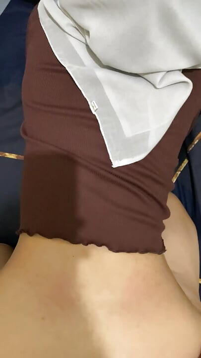 ヒジャブスタイルの少女