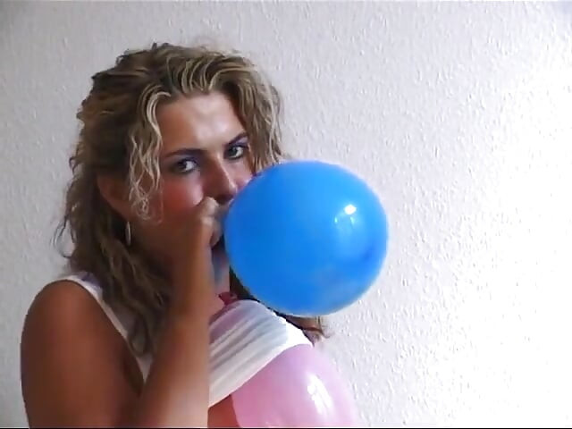 Latihan blowjob untuk si blonde yang cantik