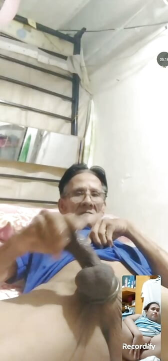 Hon tillfredsställer mig alltid, behöver video sex call