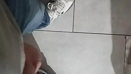 Член и яйца жестко бьют шпателем