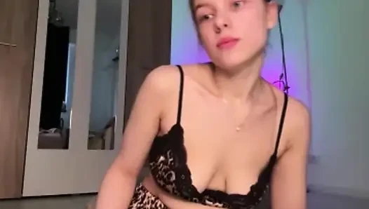 Masturbate Jucielussie pussy and fingering anal in doggy