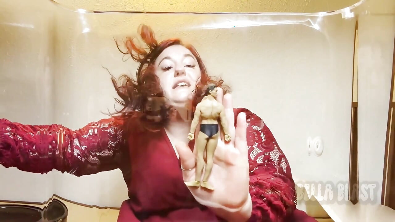 거대한 엉덩이의 창녀의 처벌 : 내 큰 엉덩이에 짓밟힌 작은
