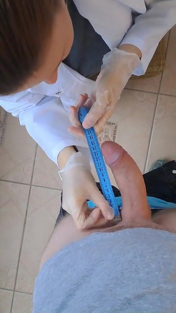 רגע אפי מתוך "רופא רוסי צעיר נתן לי מציצה בפגישה! (ASMR POV)"
