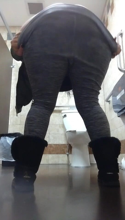 All that ass 👅 wat yo do with it guess you get too see my face