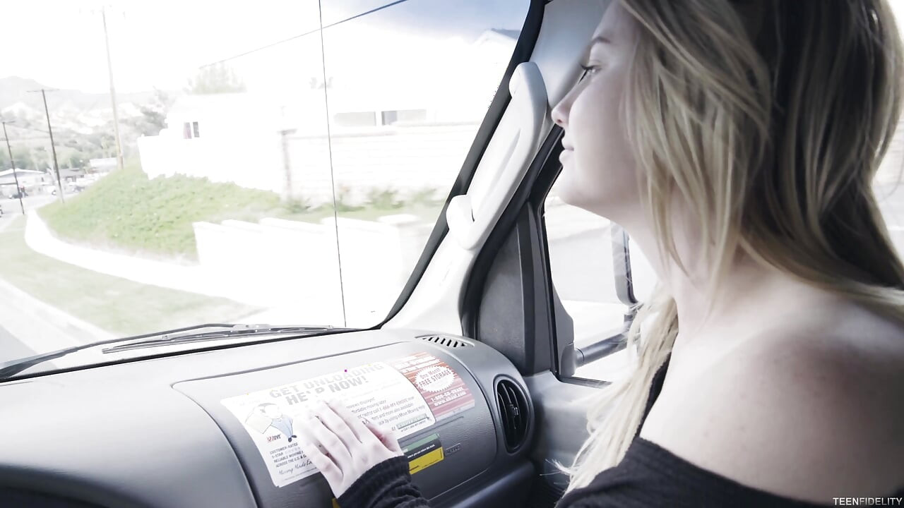 Britney Light hace una parada de boxes para la polla