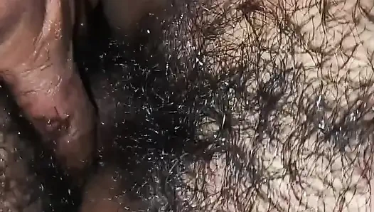 Kakak iparku tersayang melepas baju tidurku dan menyetubuhi memek besarku dengan banyak cinta.