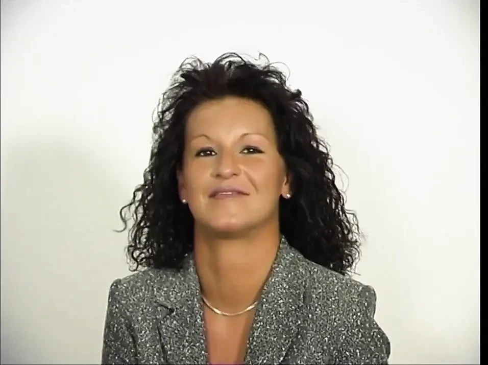Hairy mature pleasures herself at the casting