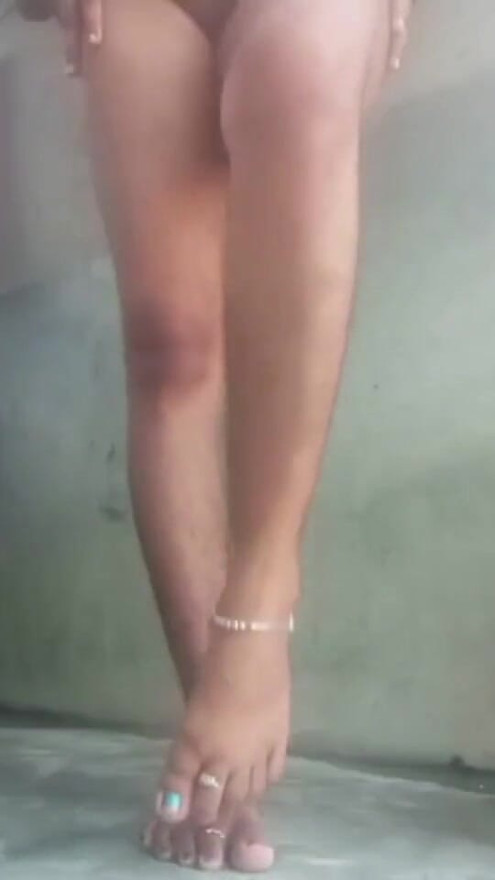 Desi girl Gudi put her finger in the pussy and tore her pussy Hindi audio | Clip 1