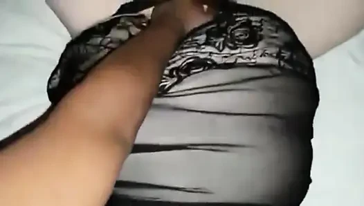 Cewek semok inggris lagi asik nyepong kontol besar pria kulit hitam sambil dientot gaya doggy habis-habisan