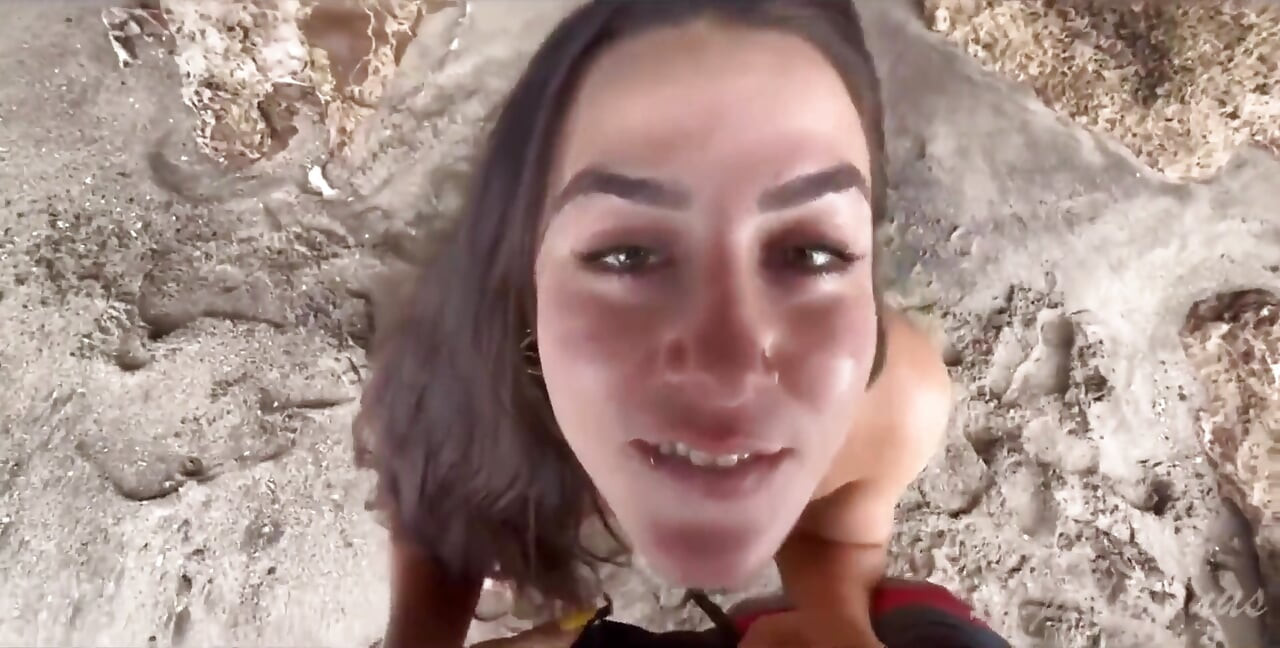 Eu encontro uma ninfomaníaca na praia e ela me faz gozar duas vezes