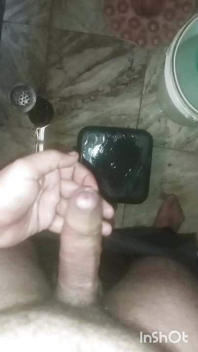 Mam mujhe pani hoan mujhe lips aur pyaari si pushya ka pani peena hai mujhe koi kyun nai mil ri hai bolon na