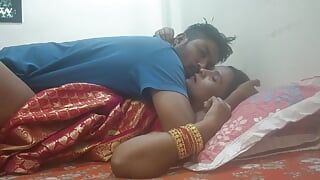 Kavita Vahini et Tatya baisent la nuit de noces