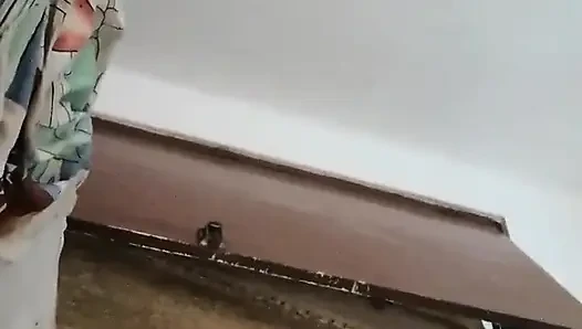 Ibu tiriku lagi asik masturbasi sambil jalan masuk