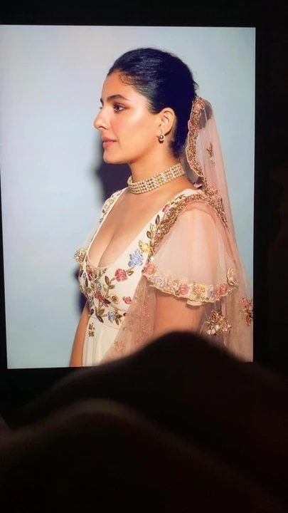 Sexy milky beauty Isha Talwar morning tribute 1