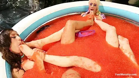 Фут-фетиш, лесбийский трах ногами, Jello и плошинг