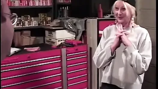 Olgun hatun amında dilinin tadını çıkarıyor