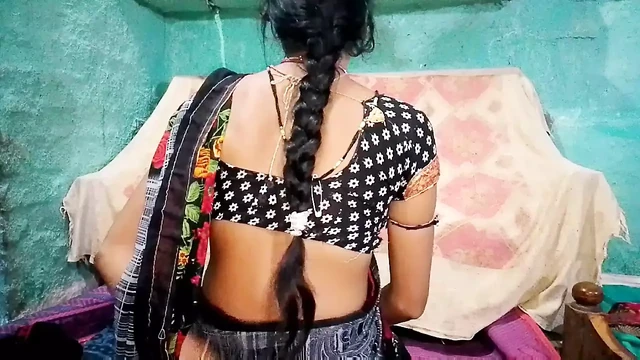 Aaj padosan bhabhi ki jamkar chudayi kar diya bhabhi chilla gayi or condom fat gaya to sara maal bhabhi ki chut me hi chhut gaya