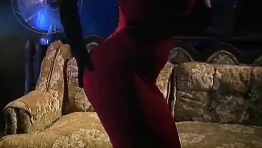 Sarışın büyük memeli sürtük yüzüne boşalıyor