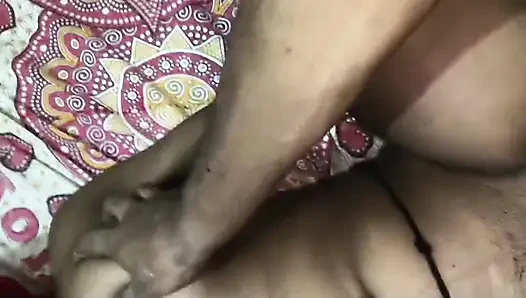 Apni girlfriend ko ghumane ke bahane hotel me laaya aur sex kiya