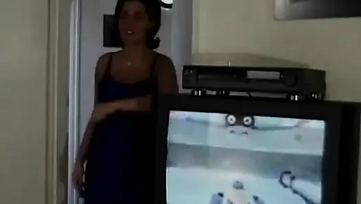 Büyük memeli Fransız sürtük sert bir şekilde çifte sikiliyor