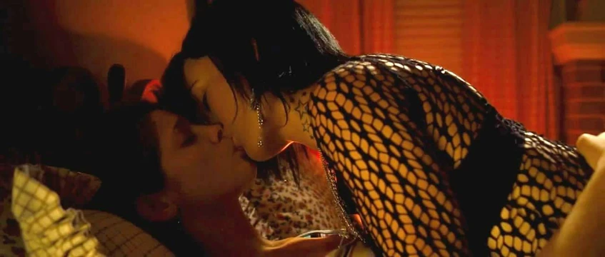 Olivia Wilde &amp; Ashley Greene Lesbian Scene ScandalPlanetCom