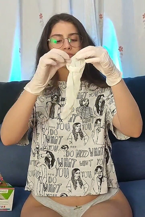 Mănuși fetiș din latex lovindu-mi curul