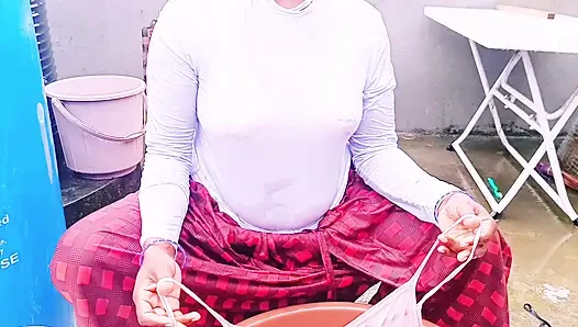 Ev hizmetçisi üvey kız ev sahibini sikiyor. Telugu edepsizce konuşuyor.