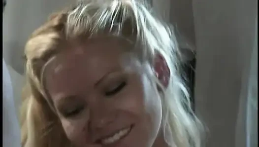 Geile blonde schlampe bekommt ficklöcher geknallt Dann isst hengst muschi und besahnt sie