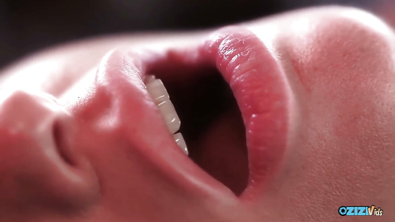Hon gjorde en show av sensuell tjej onani och vacker sex som ledde till anal