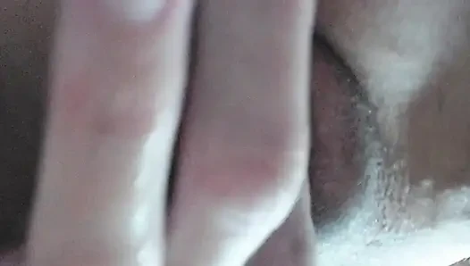 Tante seksi lagi muasin memek atau pantatnya pakai dildo, atau fingering memek atau pantatnya