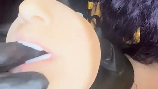 Aku lagi asik strap-on pakai strap-on favoritku!