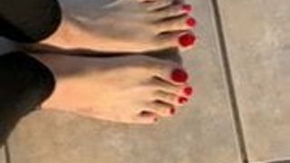 red toe nail