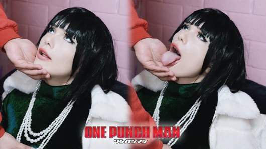 Une salope riche se transforme en esclave sexuelle - Fubuki Cosplay (One Punch Man)